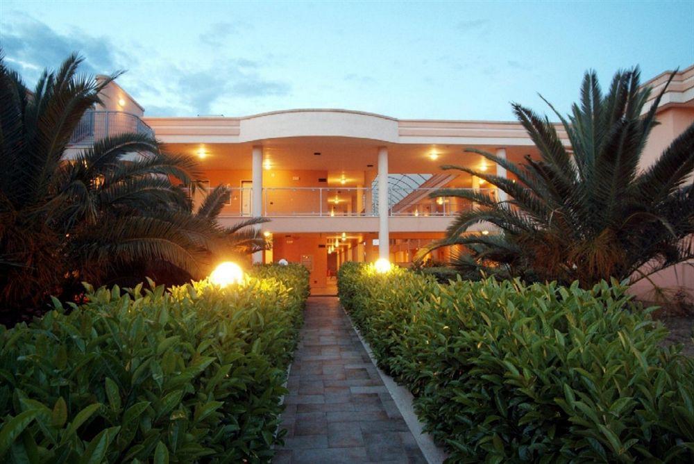 Hotel Minerva Brindisi Luaran gambar