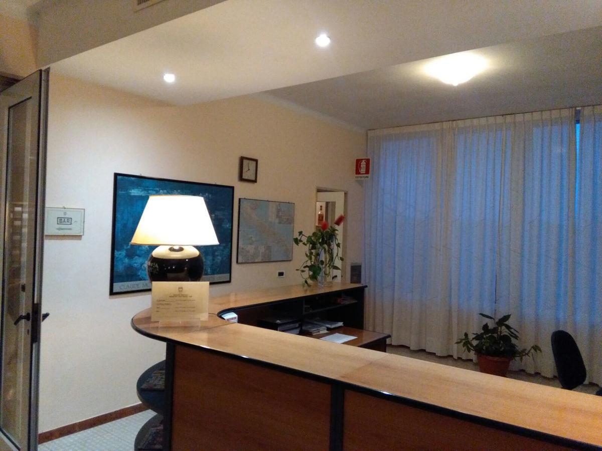 Hotel Minerva Brindisi Luaran gambar